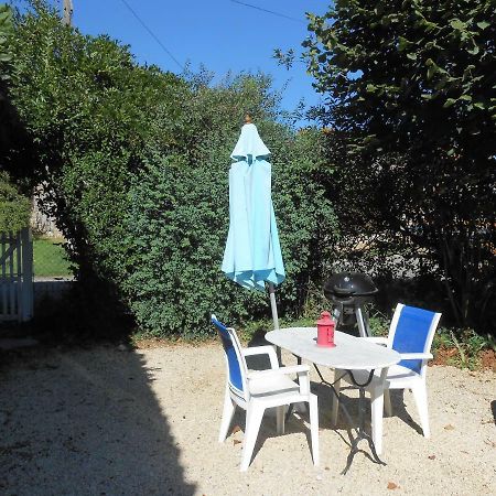 Chat Noir Gite Et Chambre D'Hotes Genouille  ภายนอก รูปภาพ