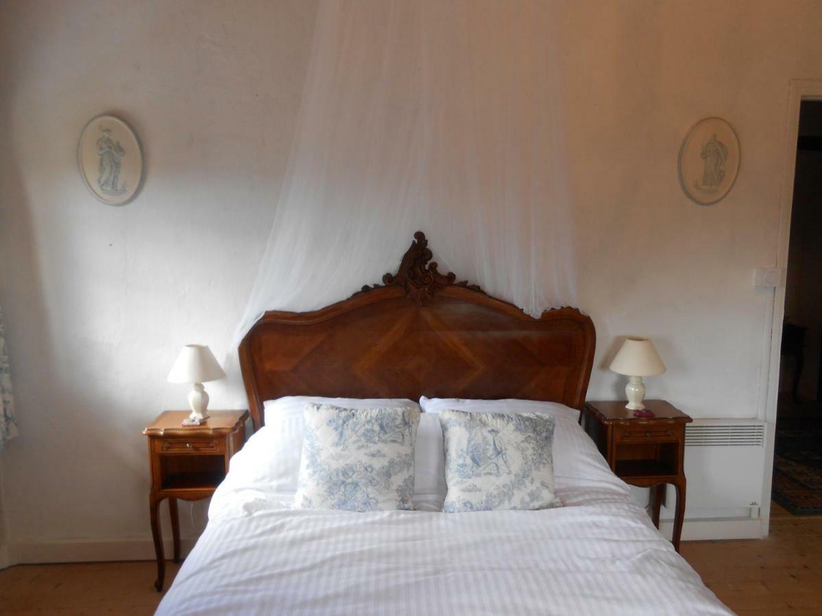 Chat Noir Gite Et Chambre D'Hotes Bed & Breakfast Genouille  ภายนอก รูปภาพ