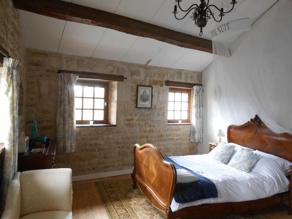 Chat Noir Gite Et Chambre D'Hotes Genouille  ภายนอก รูปภาพ