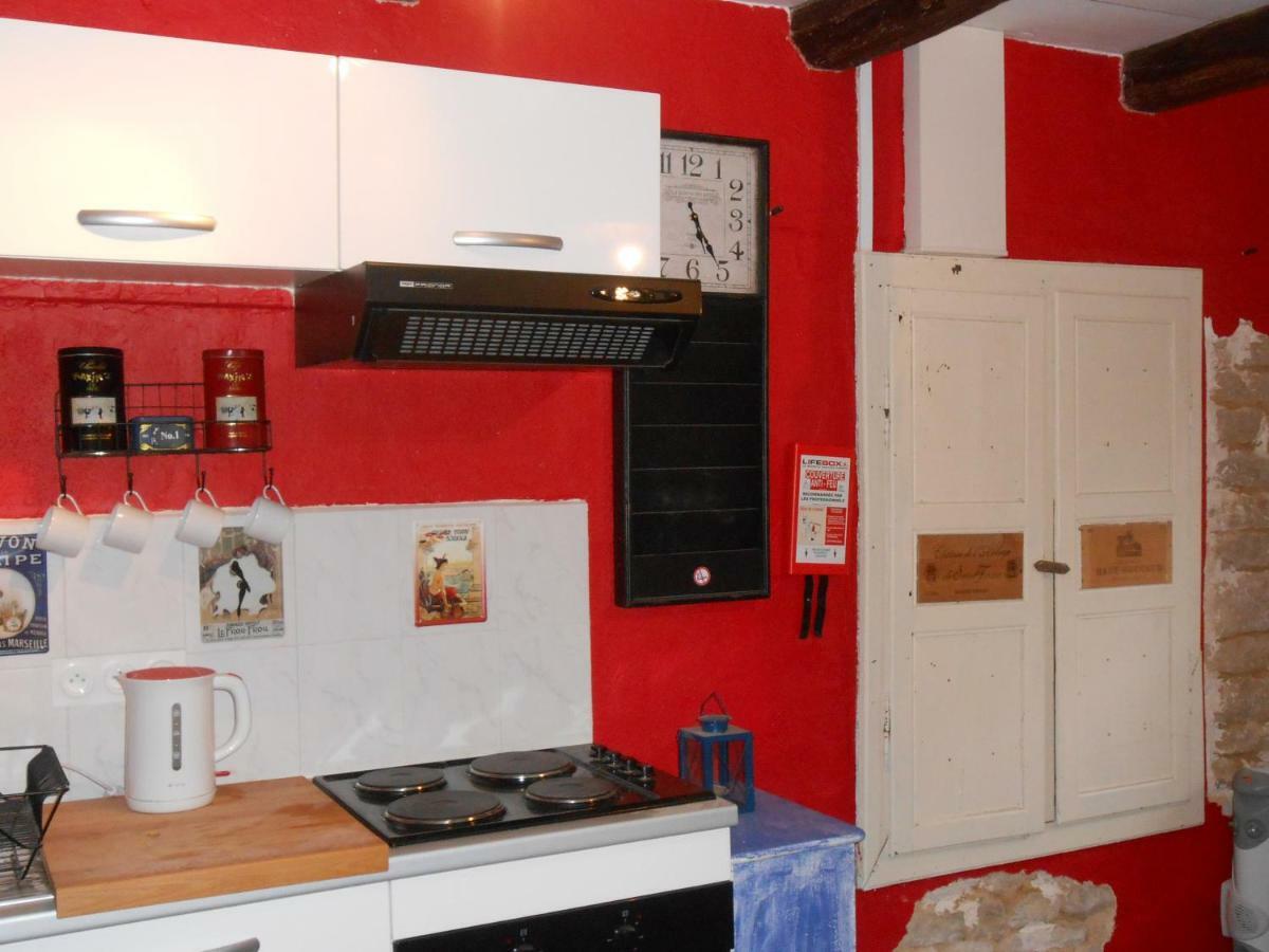 Chat Noir Gite Et Chambre D'Hotes Genouille  ภายนอก รูปภาพ