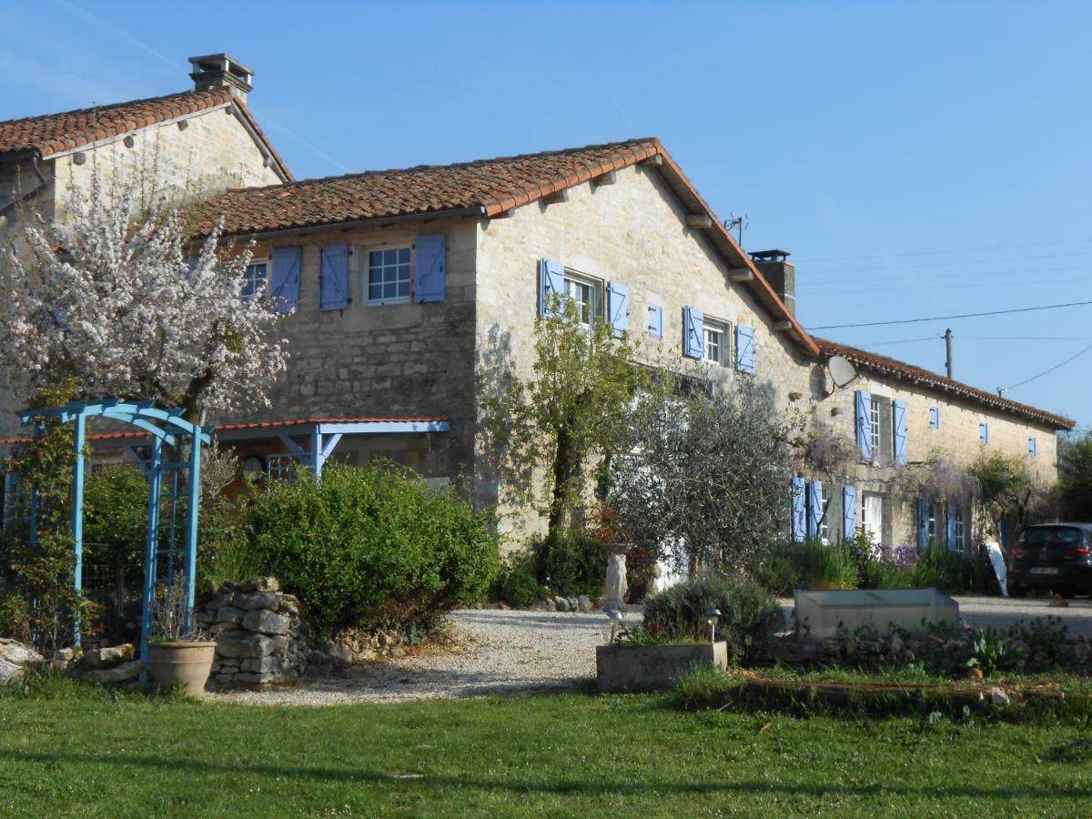 Chat Noir Gite Et Chambre D'Hotes Genouille  ภายนอก รูปภาพ