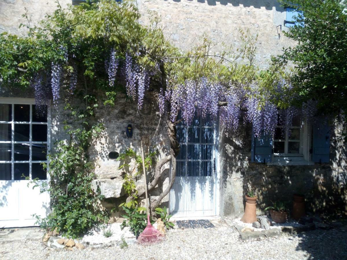 Chat Noir Gite Et Chambre D'Hotes Bed & Breakfast Genouille  ภายนอก รูปภาพ