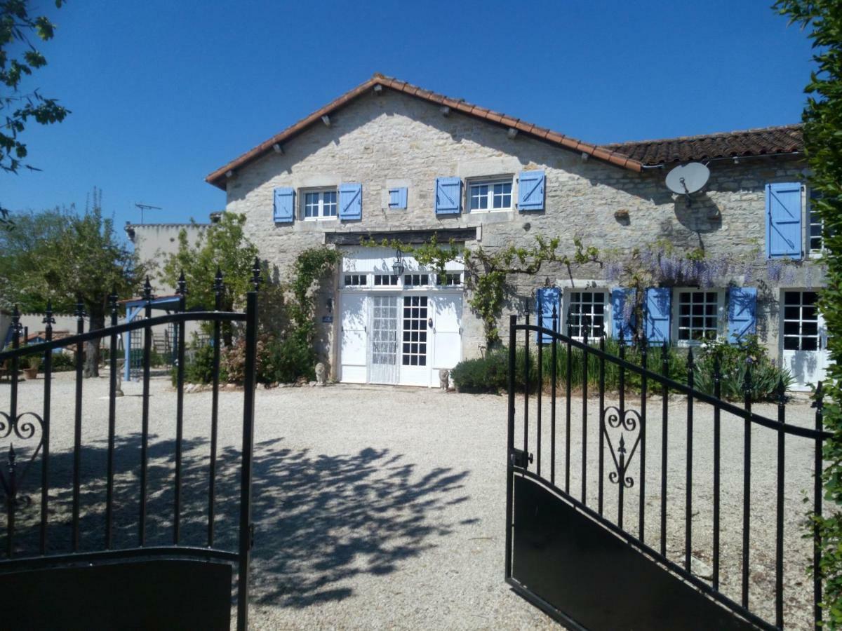 Chat Noir Gite Et Chambre D'Hotes Genouille  ภายนอก รูปภาพ