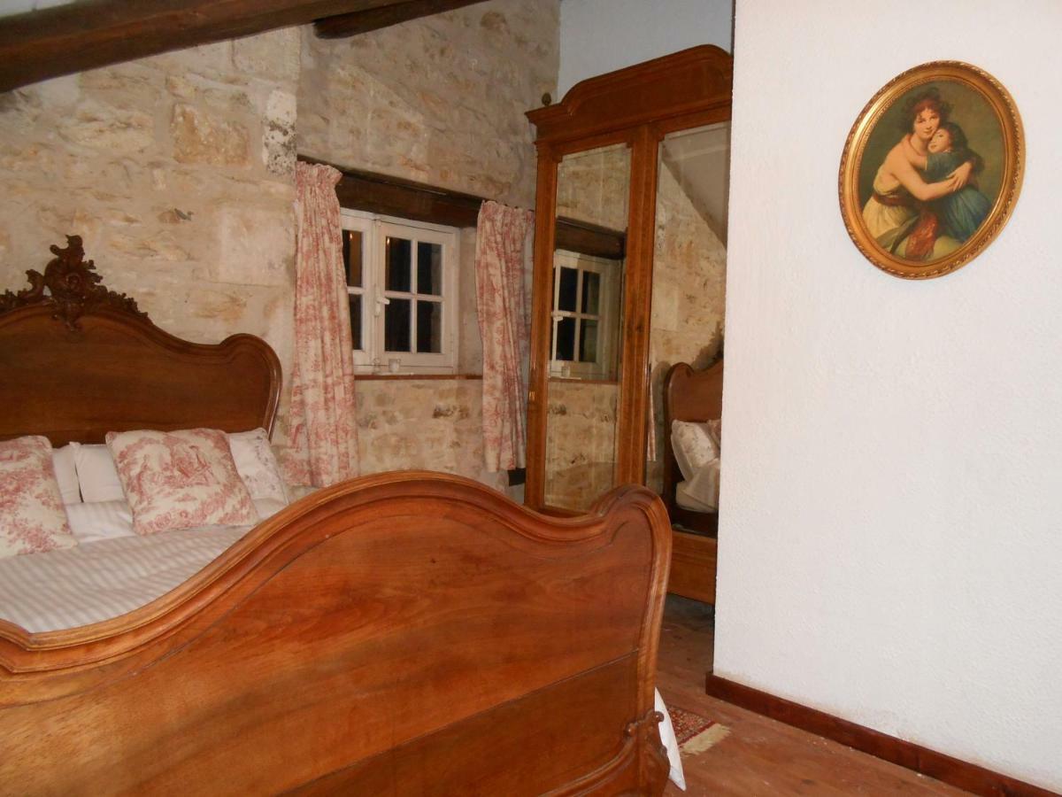 Chat Noir Gite Et Chambre D'Hotes Bed & Breakfast Genouille  ภายนอก รูปภาพ